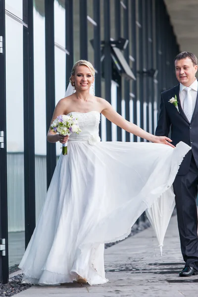 Giorno del matrimonio piovoso — Foto Stock