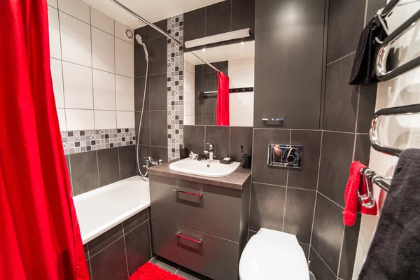 Salle de bain moderne avec lavabo et wc — Photo