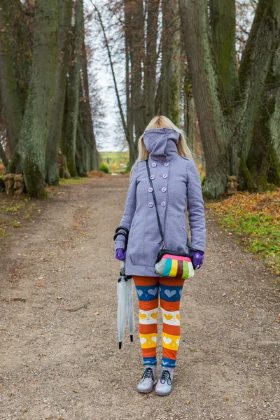 Is het te koud om te lopen dit najaar — Stockfoto