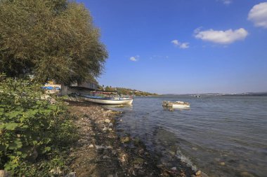 Bursa, Türkiye - 28 Eylül 2021: Glyaz, Uluabat Gölü üzerinde tarihi bir köydür..