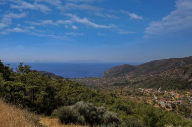 DATCA, MUGLA, TURKEY 02 Eyll 2021: Veri tabanı yakınlarındaki Hayitbuku körfezinden görüntü. Veri Türkiye 'nin güneybatısında bir liman kentidir. Ege Denizi 'ndeki dar Veri Yarımadası' nda yer alıyor.