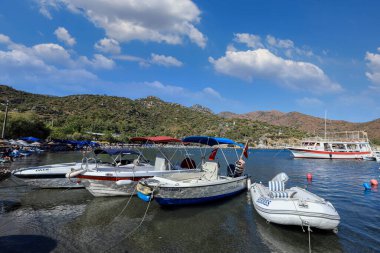 DATCA, MUGLA, TURKEY 02 Eyll 2021: Veri tabanı yakınlarındaki Hayitbuku körfezinden görüntü. Veri Türkiye 'nin güneybatısında bir liman kentidir. Ege Denizi 'ndeki dar Veri Yarımadası' nda yer alıyor.