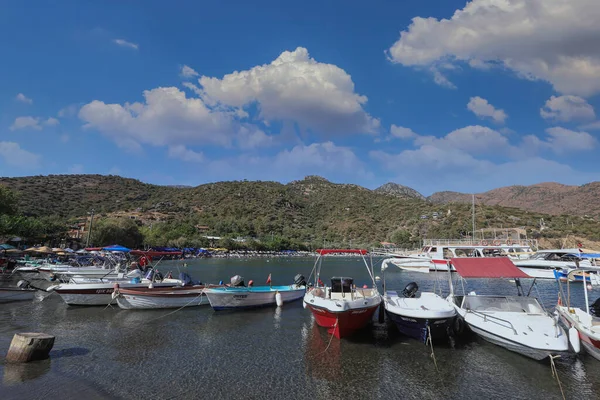 DATCA, MUGLA, TURKEY 02 Eyll 2021: Veri tabanı yakınlarındaki Hayitbuku körfezinden görüntü. Veri Türkiye 'nin güneybatısında bir liman kentidir. Ege Denizi 'ndeki dar Veri Yarımadası' nda yer alıyor.