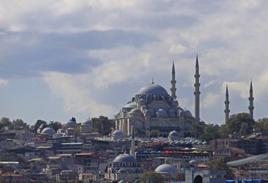 İstanbul - Türkiye 04 Ekim 2021 'de Fatih ilçesinde Süleyman camii manzarası