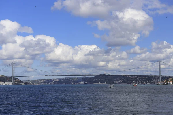 Ponte Sul Bosforo Sfondo Cielo Nuvoloso Con Torre Liceo — Foto Stock