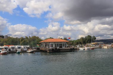 İstanbul, Türkiye - 29 Eylül 2021: İstanbul 'dan Balat feribot liman manzarası