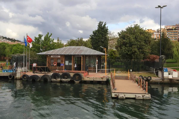 Istanbul Turecko Září 2021 Hasky Trajektové Molo Pohled Moře Istanbulu — Stock fotografie