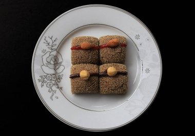 Bal bademli tatlı (Türkçe adı: Bal badem)