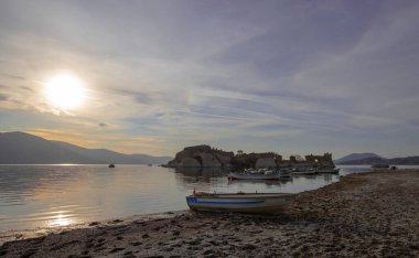 Bafa gölünde balıkçı tekneleri