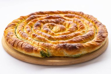 Türk Tepsi Boregi, Yuvarlak Borek, Tepsi hamur işi (Türkçe adı; rulo borek)