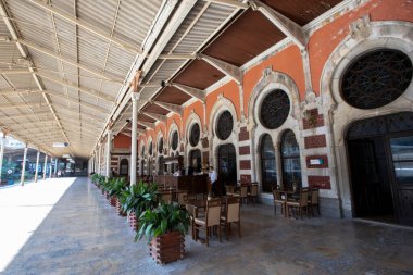İstanbul, Türkiye-12 Eylül 2021: İstanbul 'daki ünlü Sirkeci Tren İstasyonundan fotoğraflar.