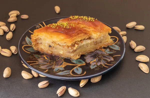 Walnut Pistachio Turkish Style Antep Baklava Presentation Service — Stock Photo, Image