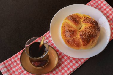 Sabah yemeği. Aa adında bir Türk fast food restoranı. Susamlı Türk açılışı. Geleneksel bir Türk yemeği..
