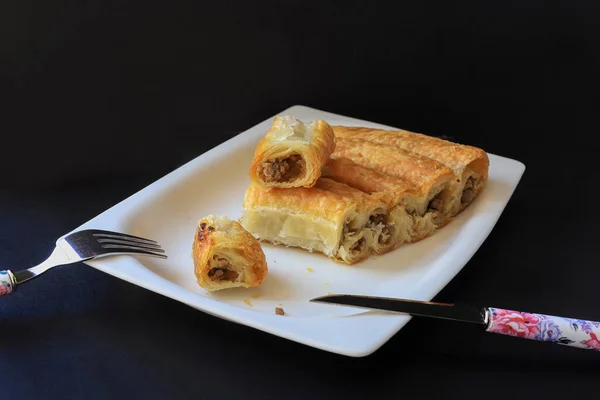 Turkish Pastry Minced Meat White Plate Traditional Turkish Pastry Roll — Fotografia de Stock