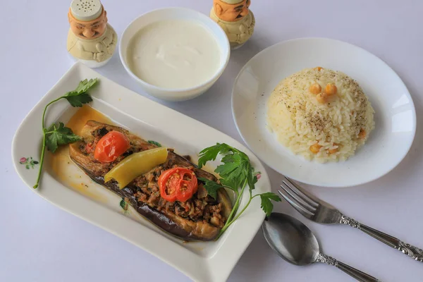 Comida Tradicional Turca Deliciosa Prato Carne Berinjela Nome Turco Karniyarik — Fotografia de Stock