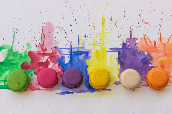 Row Bright Macarons Different Color Watercolor Background Pastel Colors Gradient — Fotografia de Stock