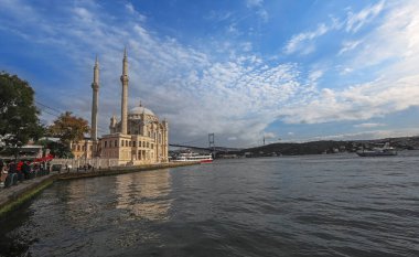 İstanbul - Türkiye 30 Eylül 2021 Büyük Mecidiye Camii olarak da bilinen bina Ortakoy Pier Meydanı 'nın kuzey ucunda yer alıyor..