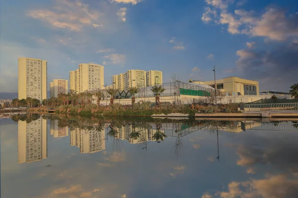 Район Мавишехир Карсияке Города Измир — стоковое фото