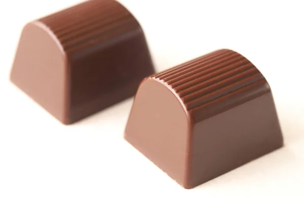 Milchschokoladenwürfel Isoliert Auf Weißem Hintergrund — Stockfoto