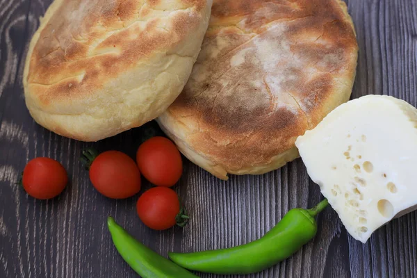 Twee Pita Plat Brood Geïsoleerd Witte Achtergrond — Stockfoto
