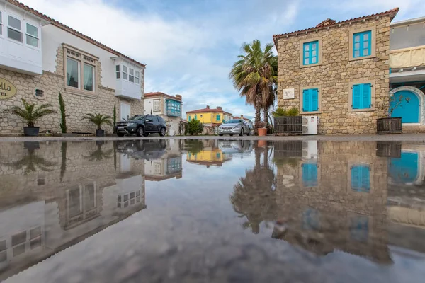 Izmir Turkey December 2021 Reflections Water Alaat Neighborhood — Foto de Stock