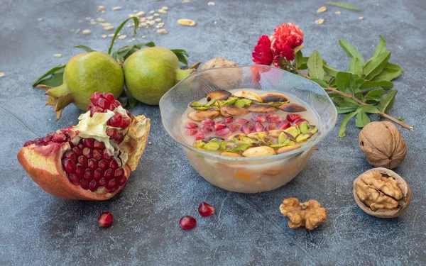 Geleneksel lezzetli Türk tatlıları; Ashura (Emin)