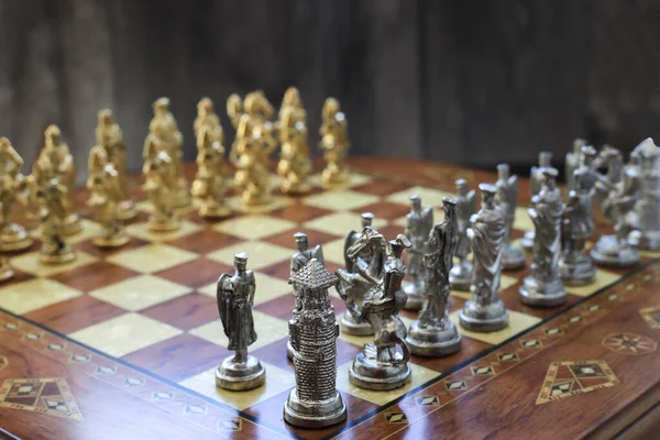 Σκακιστικά Κομμάτια Τοποθετημένα Σκακιέρα Επιτραπέζια Παιχνίδια Και Χόμπι Έννοια — Φωτογραφία Αρχείου