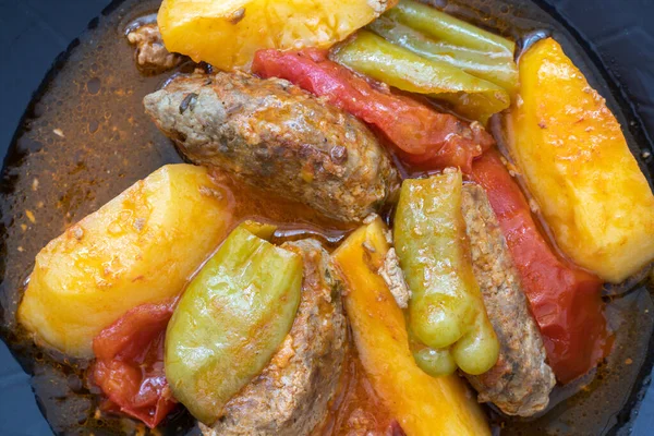 Cocina Turca Casera Tradicional Kofte Kofta Con Salsa Tomate Patatas — Foto de Stock