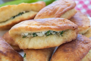 Ev yapımı Peynir ve Bitki Pastası