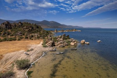 Bafa Gölü, güneybatıda yer alan bir göldür. Gölün en iç kuzey-doğu ucunda Kapikiri köyü ve Latmus 'un Heraclea harabeleri bulunur..
