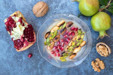 Geleneksel lezzetli Türk tatlıları; Ashura (Emin)