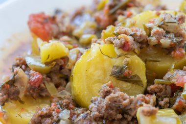 Türkçe kabak yemeğinin kıymalı hali; kabak kabağı