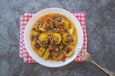 Türkçe kabak yemeğinin kıymalı hali; kabak kabağı