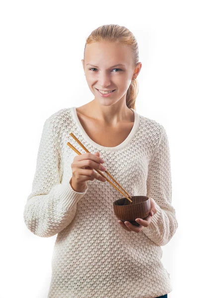 Una joven feliz chica con tazón y palillos — Foto de Stock