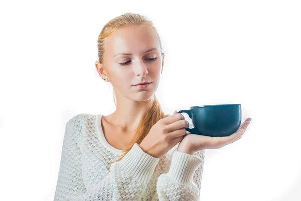 美丽的年轻女子，喝茶 — 图库照片