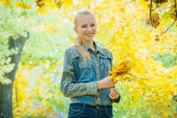Young woman with autumn leaves — Stock Photo, Image