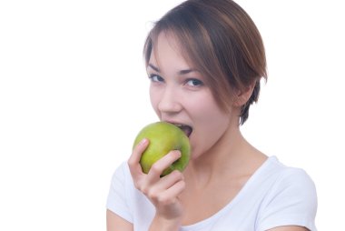 Yeşil elma ile genç ve güzel kız