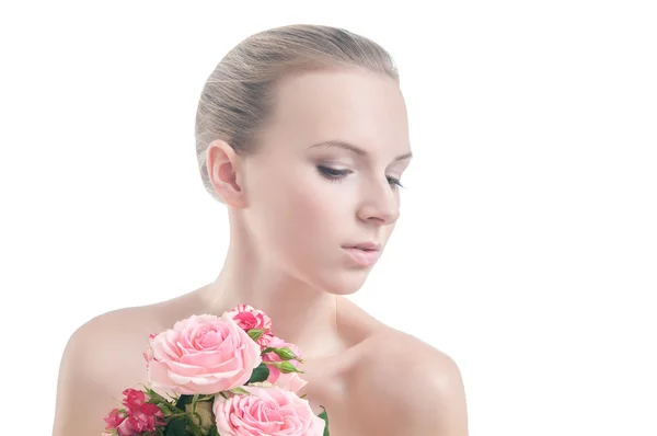 Retrato de beleza da menina com buquê de rosas — Fotografia de Stock