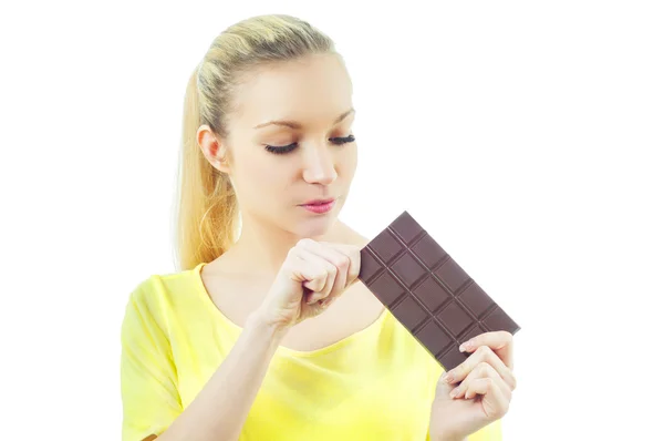 Mädchen mit einer Tafel Schokolade — Stockfoto