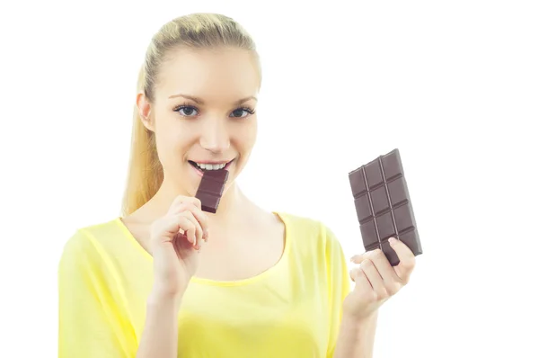 Mädchen isst Schokolade — Stockfoto
