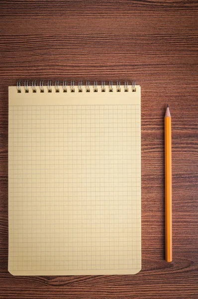 Puste notatnik i ołówek — Zdjęcie stockowe