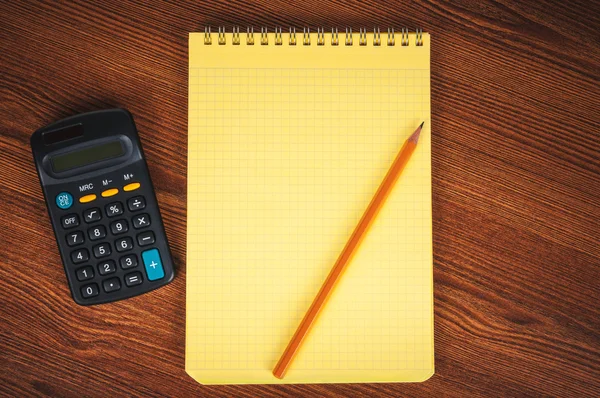 Shopping list with calculator — Stock Photo, Image