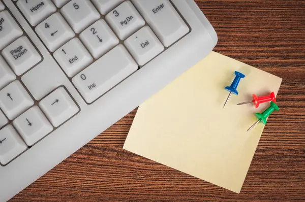 Tastatur und Aufkleber — Stockfoto