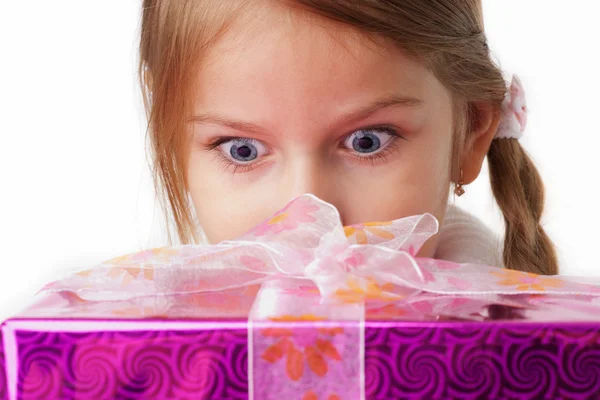 Menina com presentes de Natal — Fotografia de Stock