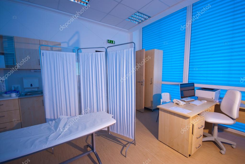Orvosi szoba Depositphotos_16793257-stock-photo-the-doctor-in-the-office