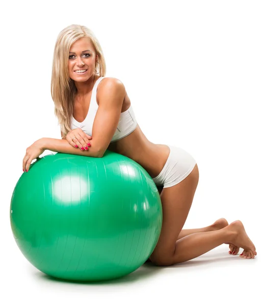 Mujer relajante en la pelota de fitness —  Fotos de Stock