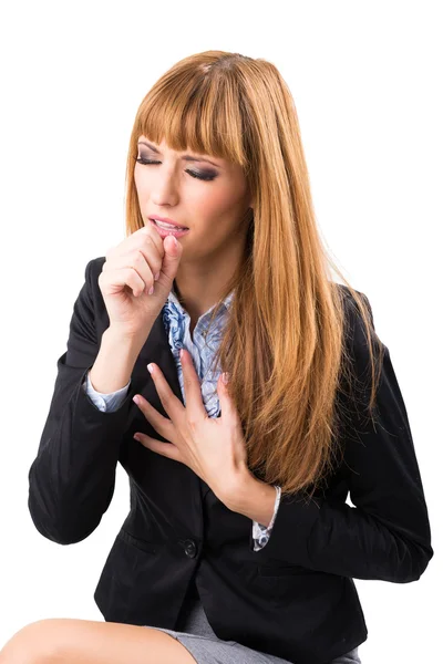 göğüs ağrısı olan bir iş kadını