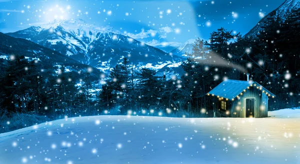 Cabaña de Navidad en las altas montañas —  Fotos de Stock