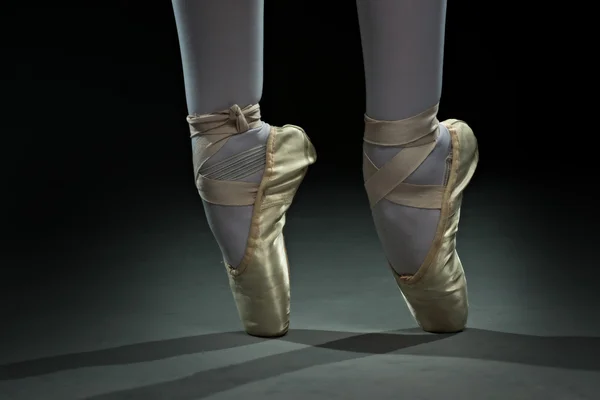 Balett dansare skor - guld — Stockfoto