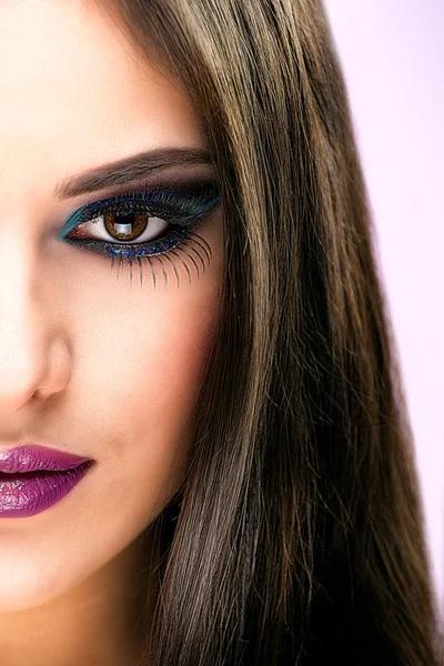 Extreme makeup. Beautiful half face — Stock Photo, Image